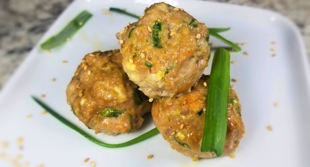 https://image-api.everydayhealth.com/images/recipes/0714925e9d22792228d3/2021/03/Asian-Meatballs.jpg