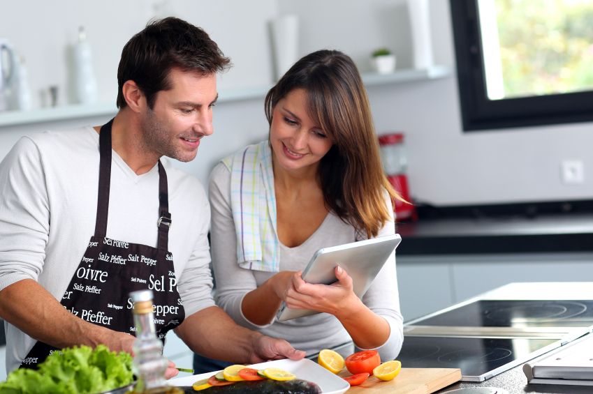 https://image-api.loseitblog.com/images/11bb0479af32aa9af1b6/2015/03/happy-cooking-couple-with-ipad-istock_000022264801_small.jpg