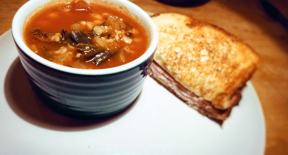 Low calorie tomato kale soup