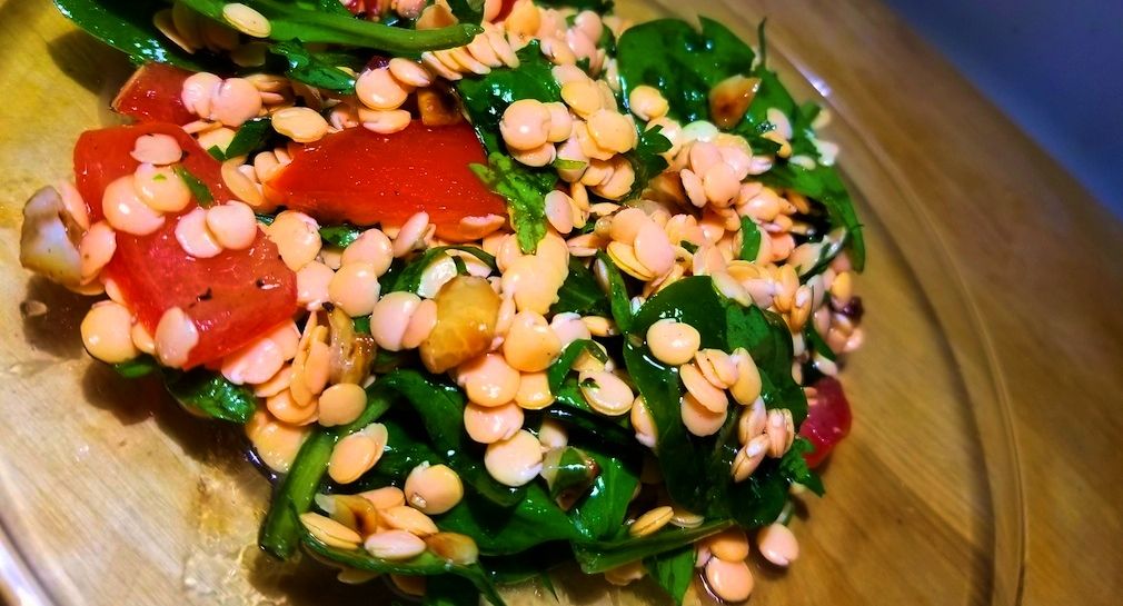 https://image-api.loseitblog.com/images/11bb0479af32aa9af1b6/2019/05/Lentil-Salad.jpg