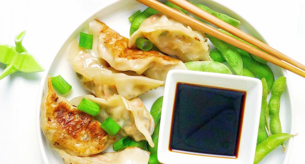 https://image-api.loseitblog.com/images/11bb0479af32aa9af1b6/2020/01/potsticker-5.jpg