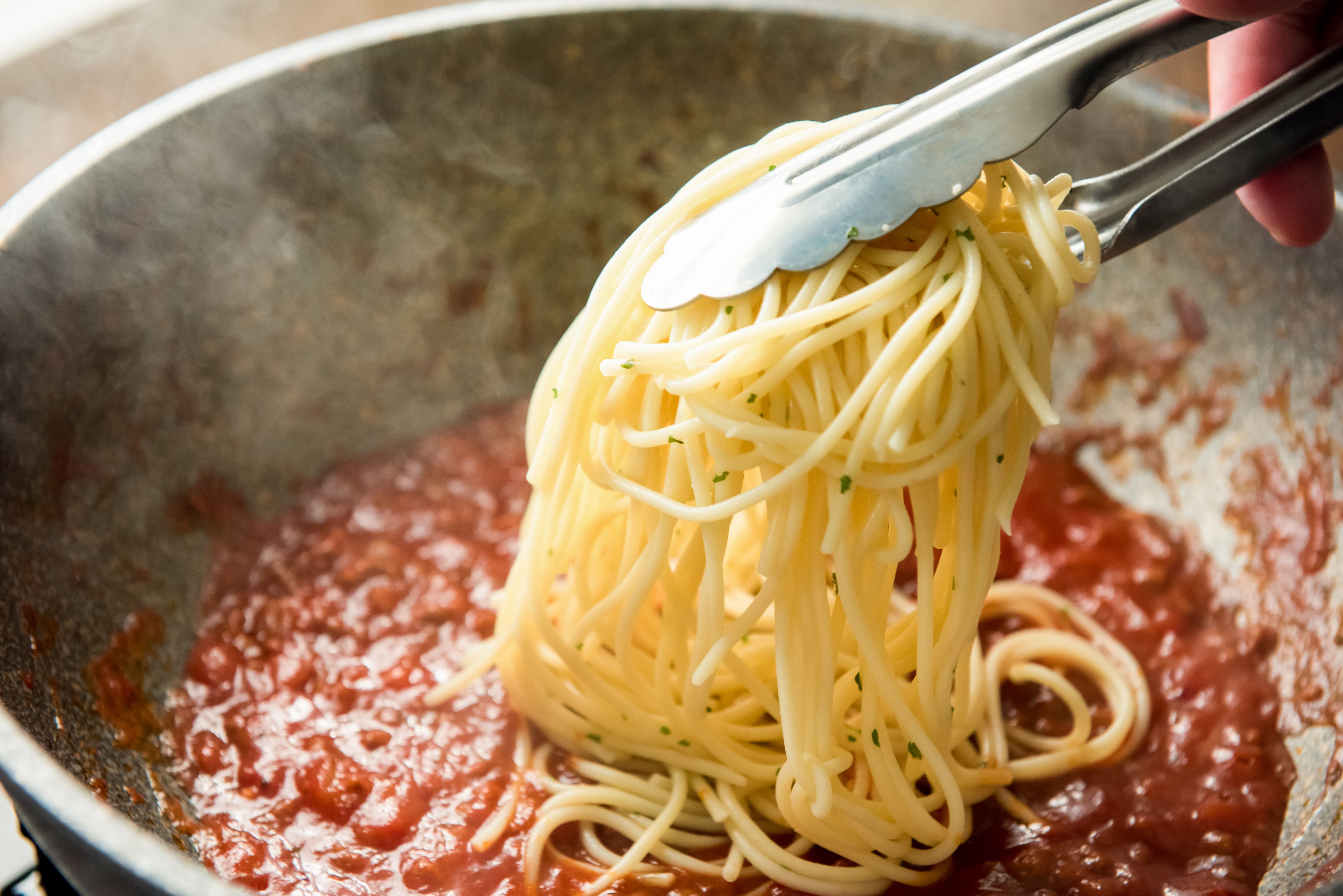 https://image-api.loseitblog.com/images/11bb0479af32aa9af1b6/2020/04/spaghetti.jpg