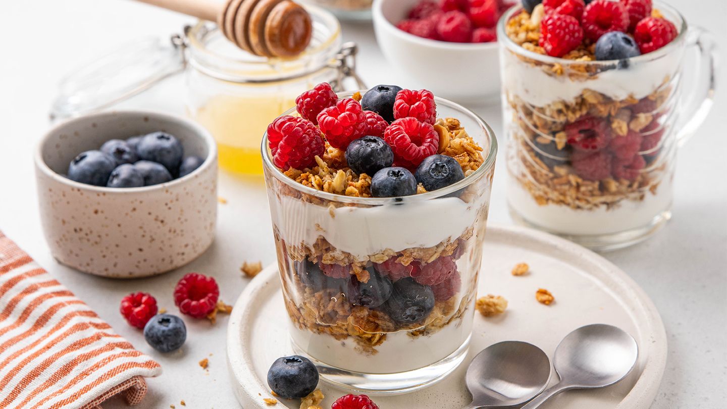 https://images.loseitblog.com/images/substitutes-for-chocolate-on-valentines-parfait-1440x810.jpg