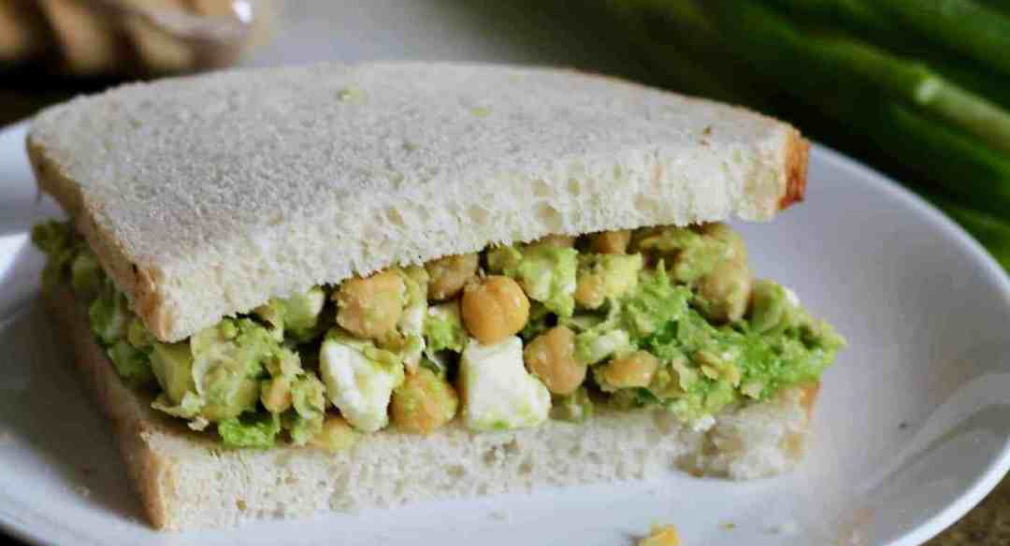 https://image-api.loseitblog.com/images/11bb0479af32aa9af1b6/2019/07/Avocado-Chickpea.png