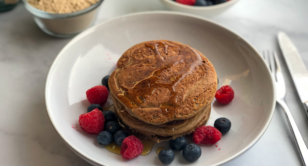 https://image-api.loseitblog.com/images/11bb0479af32aa9af1b6/2019/12/Banana-flour-pancakes-with-syrup.png