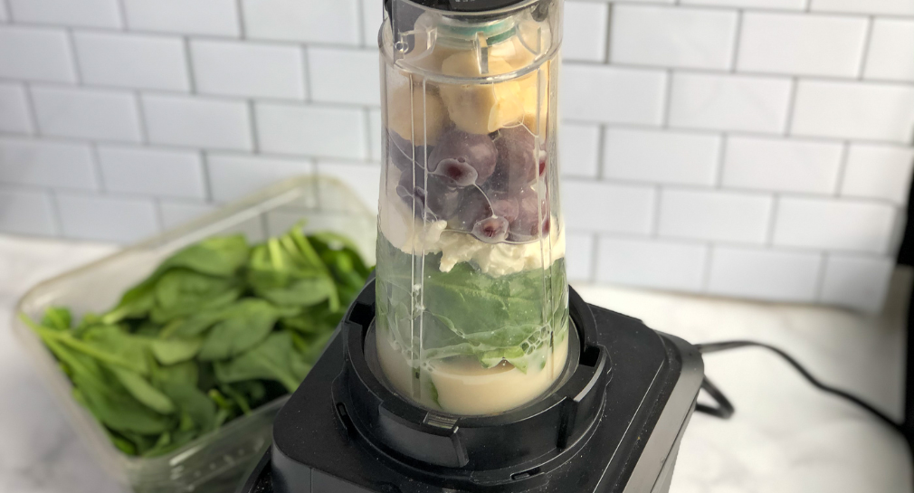 https://image-api.loseitblog.com/images/11bb0479af32aa9af1b6/2019/12/Blending-Green-Smoothie.png