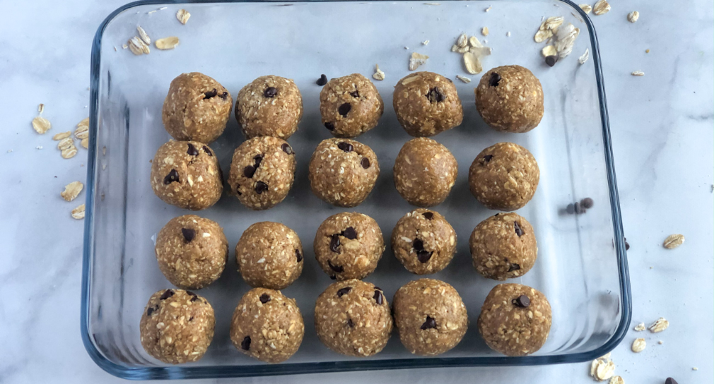 Healthy cookie dough protein bites