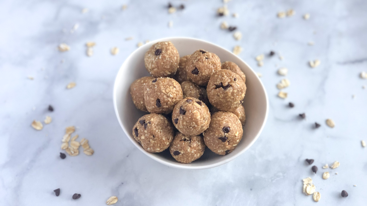 Healthy cookie dough protein bites