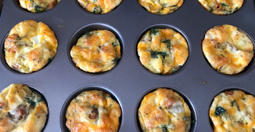 https://image-api.loseitblog.com/images/11bb0479af32aa9af1b6/2019/08/Egg-Muffins-in-Tin.png