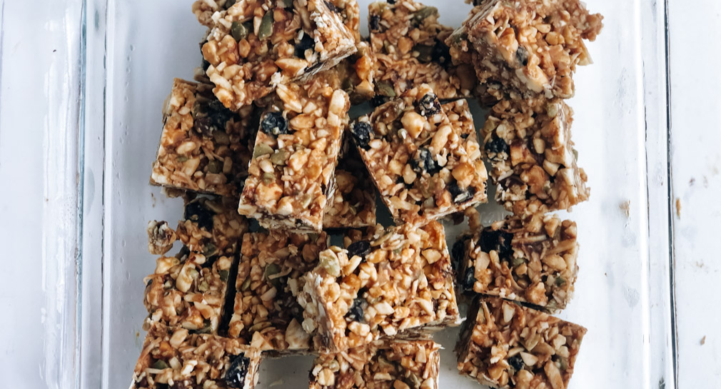 https://image-api.everydayhealth.com/images/recipes/0714925e9d22792228d3/2020/06/Grain-free-granola-bars.png