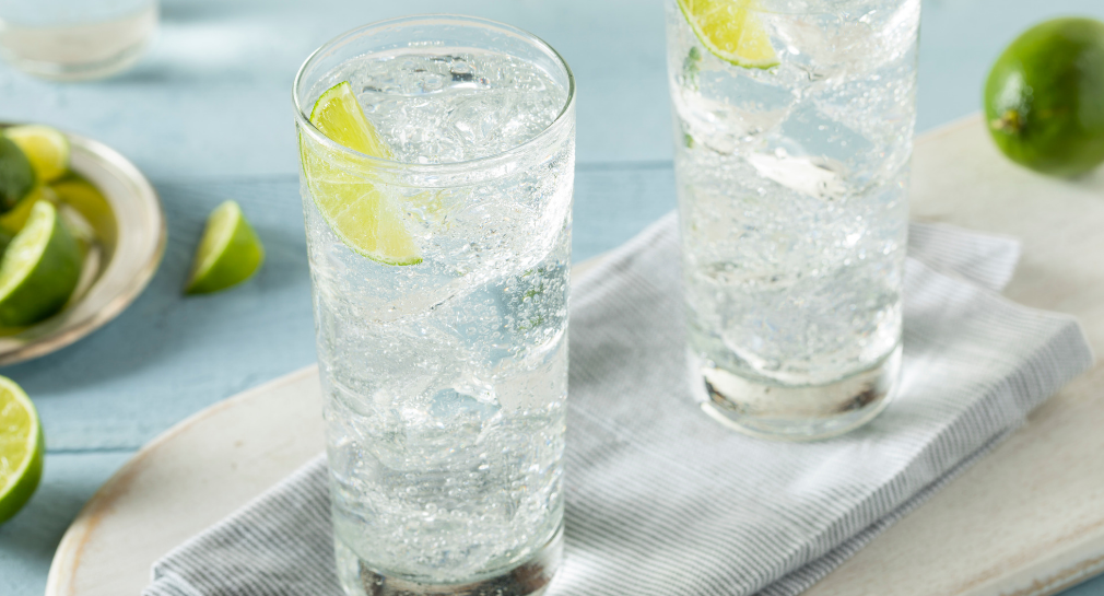 https://image-api.loseitblog.com/images/11bb0479af32aa9af1b6/2019/01/health-benefits-of-seltzer-water.png