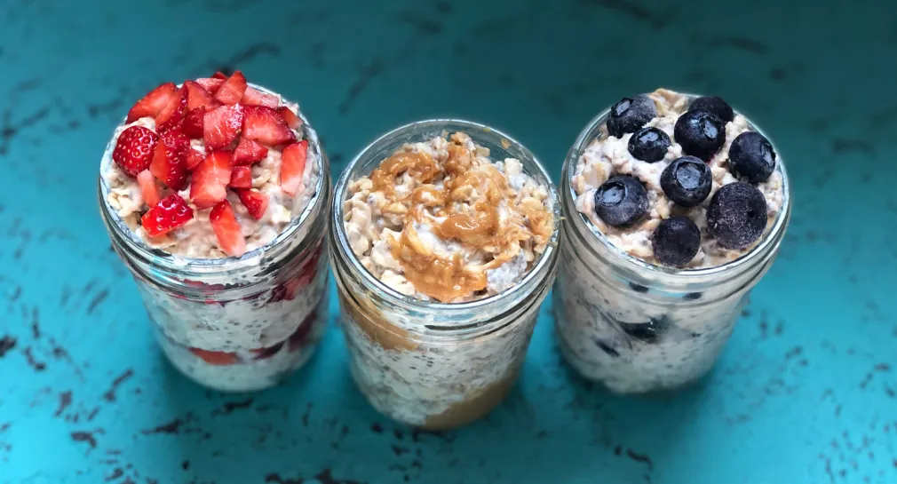 https://image-api.loseitblog.com/images/11bb0479af32aa9af1b6/2019/07/High-Protein-Overnight-Oats-2.png