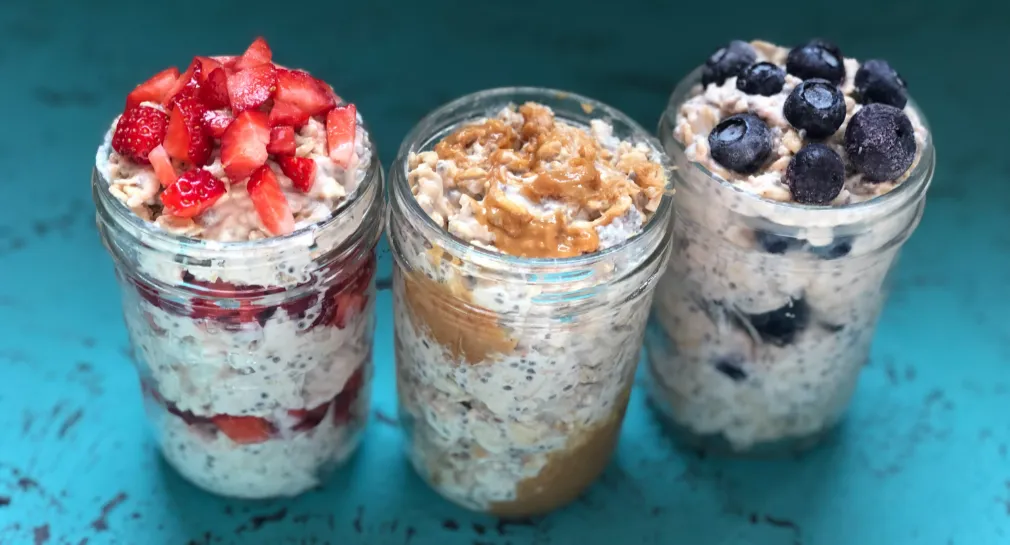 https://image-api.loseitblog.com/images/11bb0479af32aa9af1b6/2019/07/High-Protein-Overnight-oats.png