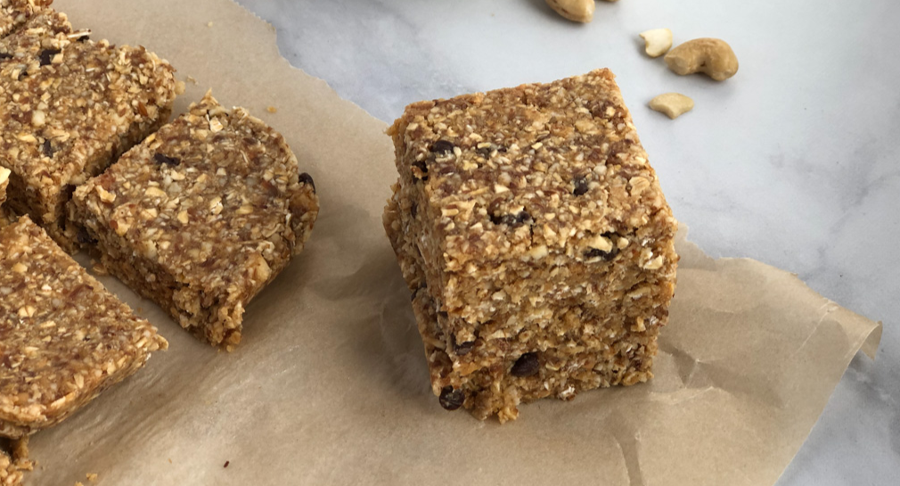 https://image-api.loseitblog.com/images/11bb0479af32aa9af1b6/2020/01/Stacked-granola-bars.png